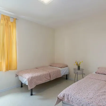 Spacious 3bdr Sea View Next To The Beach Apartament Poreč