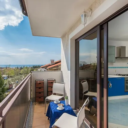 Spacious 3bdr Sea View Next To The Beach Apartment Porec