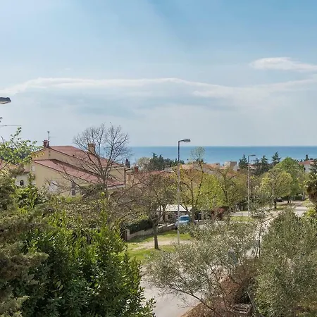 Spacious 3bdr Sea View Next To The Beach