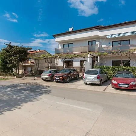 Spacious 3bdr Sea View Next To The Beach Apartament Poreč