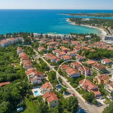 Spacious 3bdr Sea View Next To The Beach Apartament Poreč